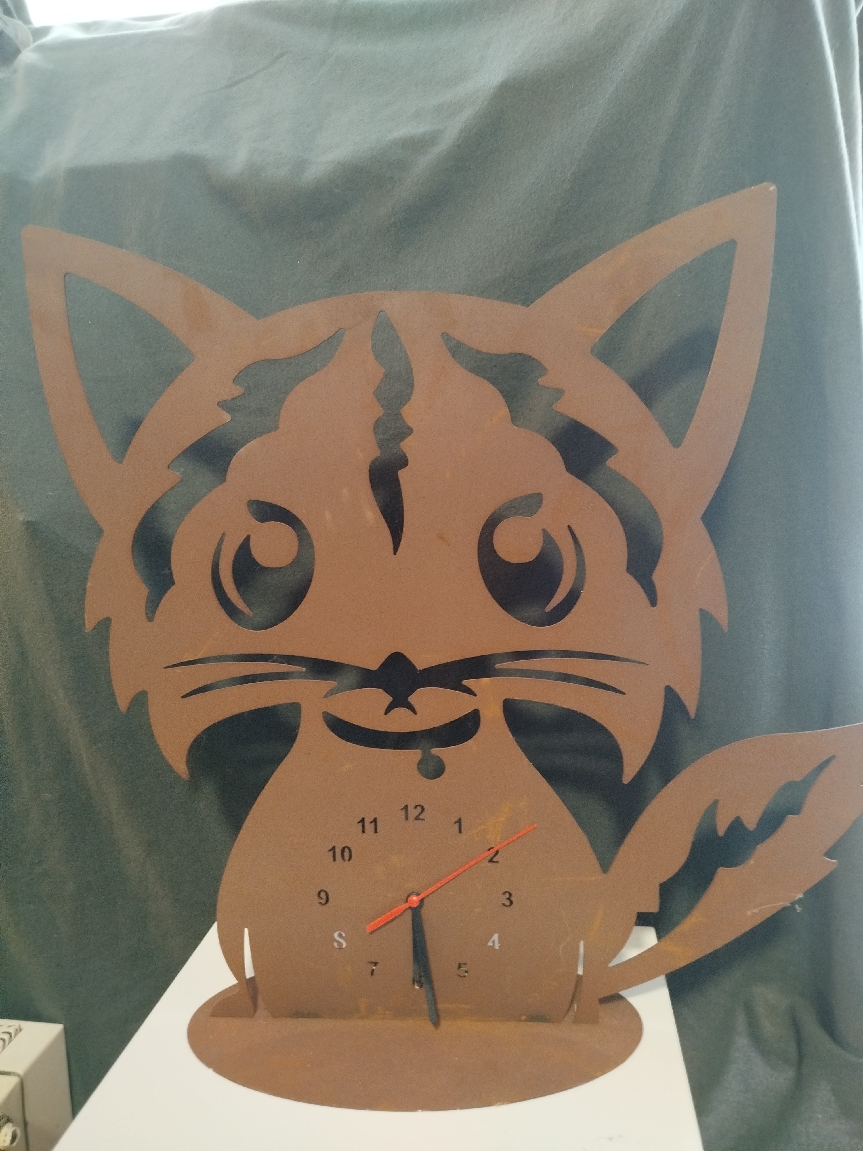 Uhr Rostfigur Katze 'Rat Look'