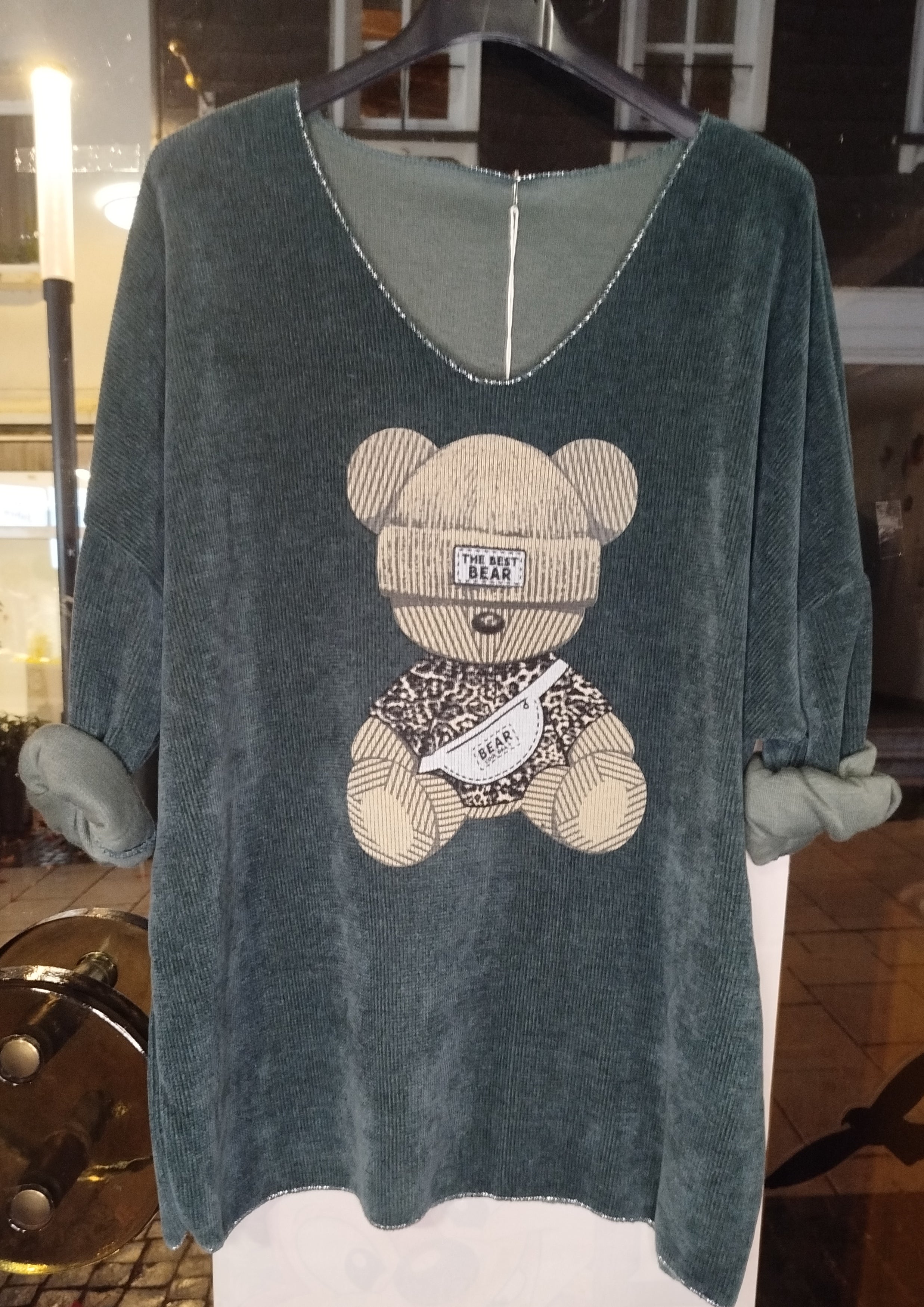 Nicki Pullover V-Ausschnitt mit Teddy Aufdruck grün onesize (36-42)