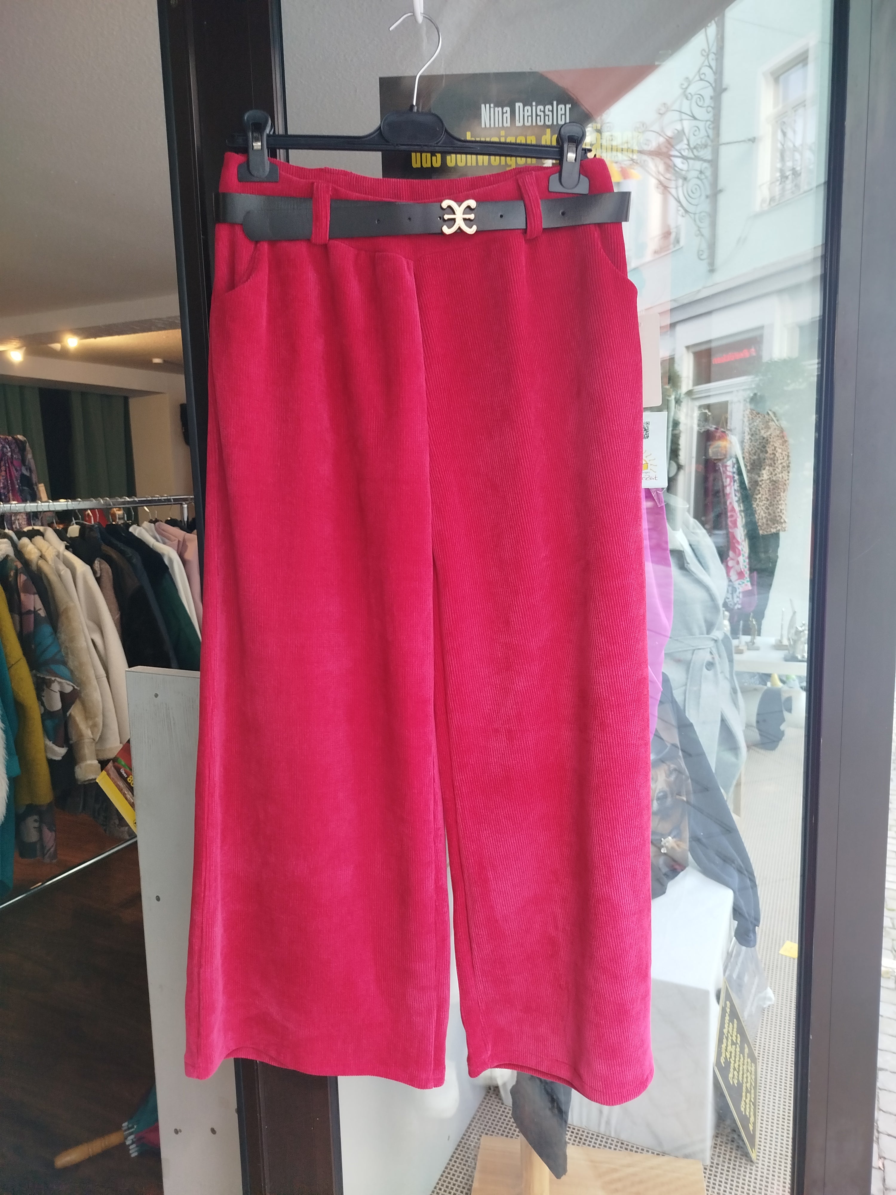 Weiche Cordhose mit weitem bein und Gürtel onesize (38-44)