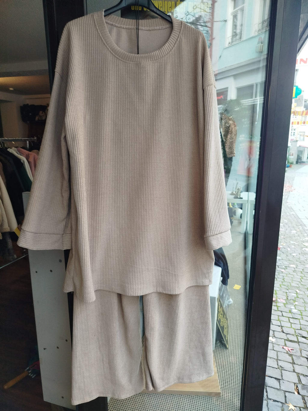 2 tlg. Set Sweatshirt und Hose weicher Cord Stoff onesize (38-46) weit geschnitten