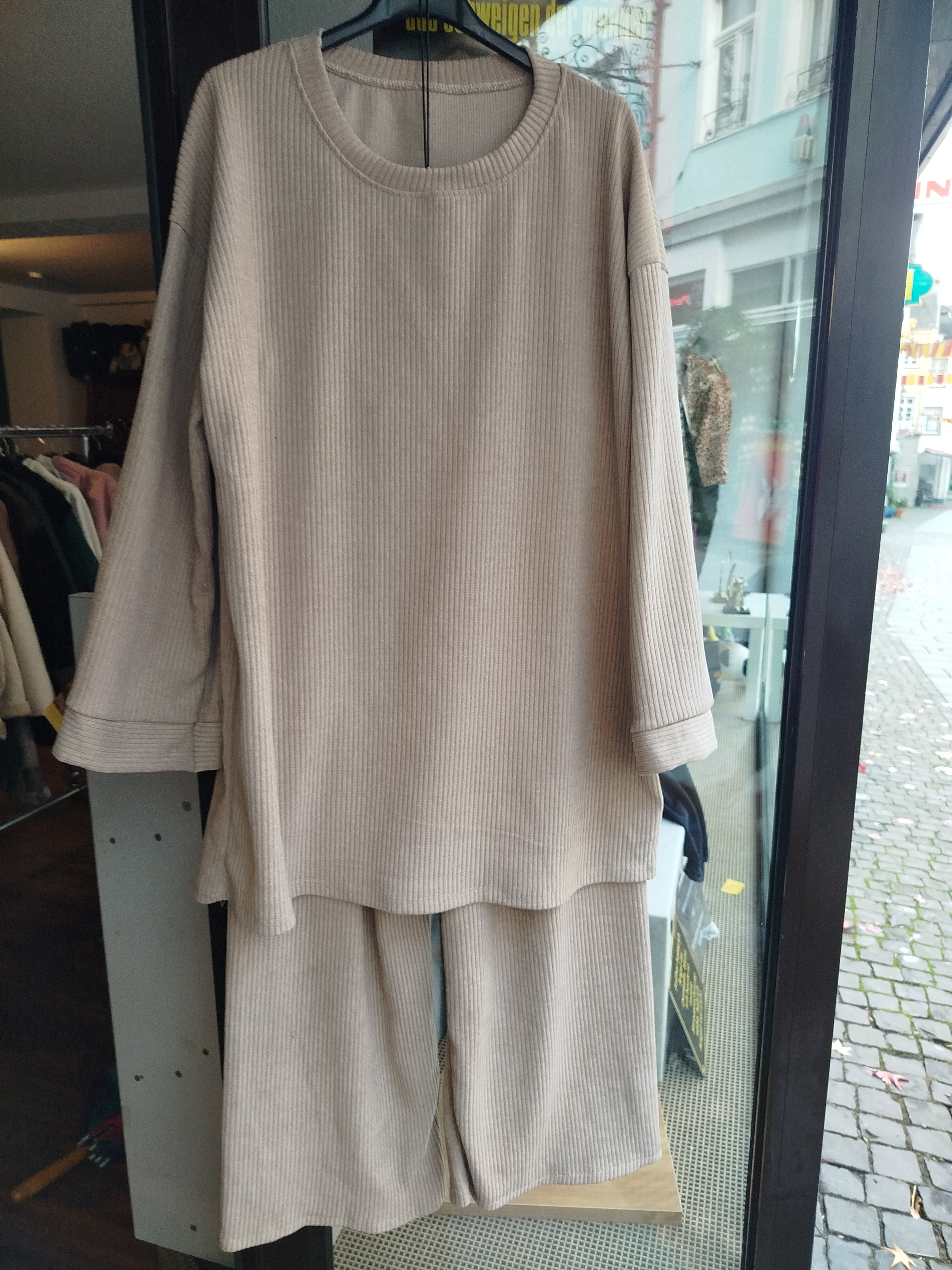 2 tlg. Set Sweatshirt und Hose weicher Cord Stoff onesize (38-46) weit geschnitten