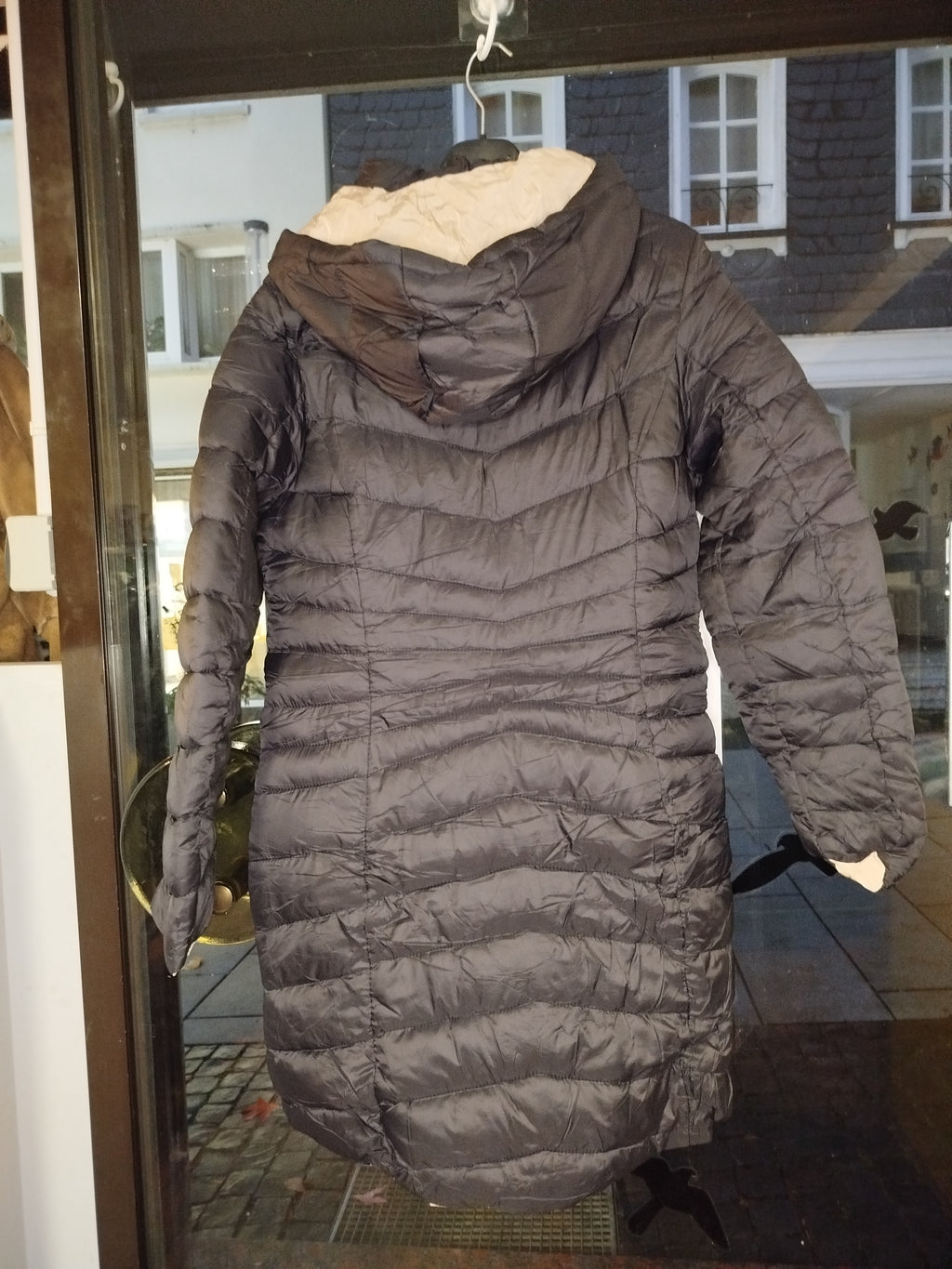 Daunenjacke lang Wendejacke mit Kapuze außen schwarz innen beige