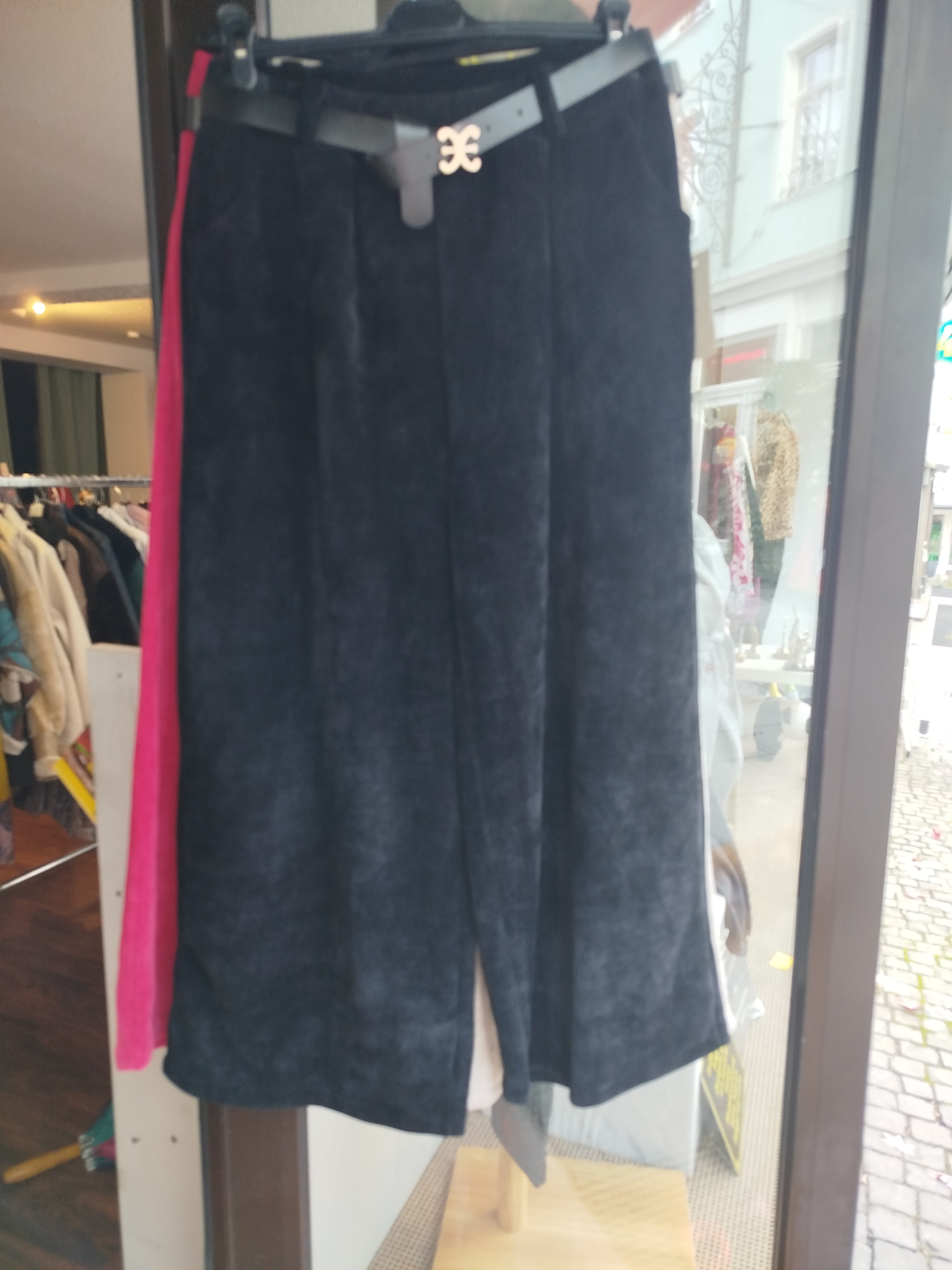 Weiche Cordhose mit weitem bein und Gürtel onesize (38-44)