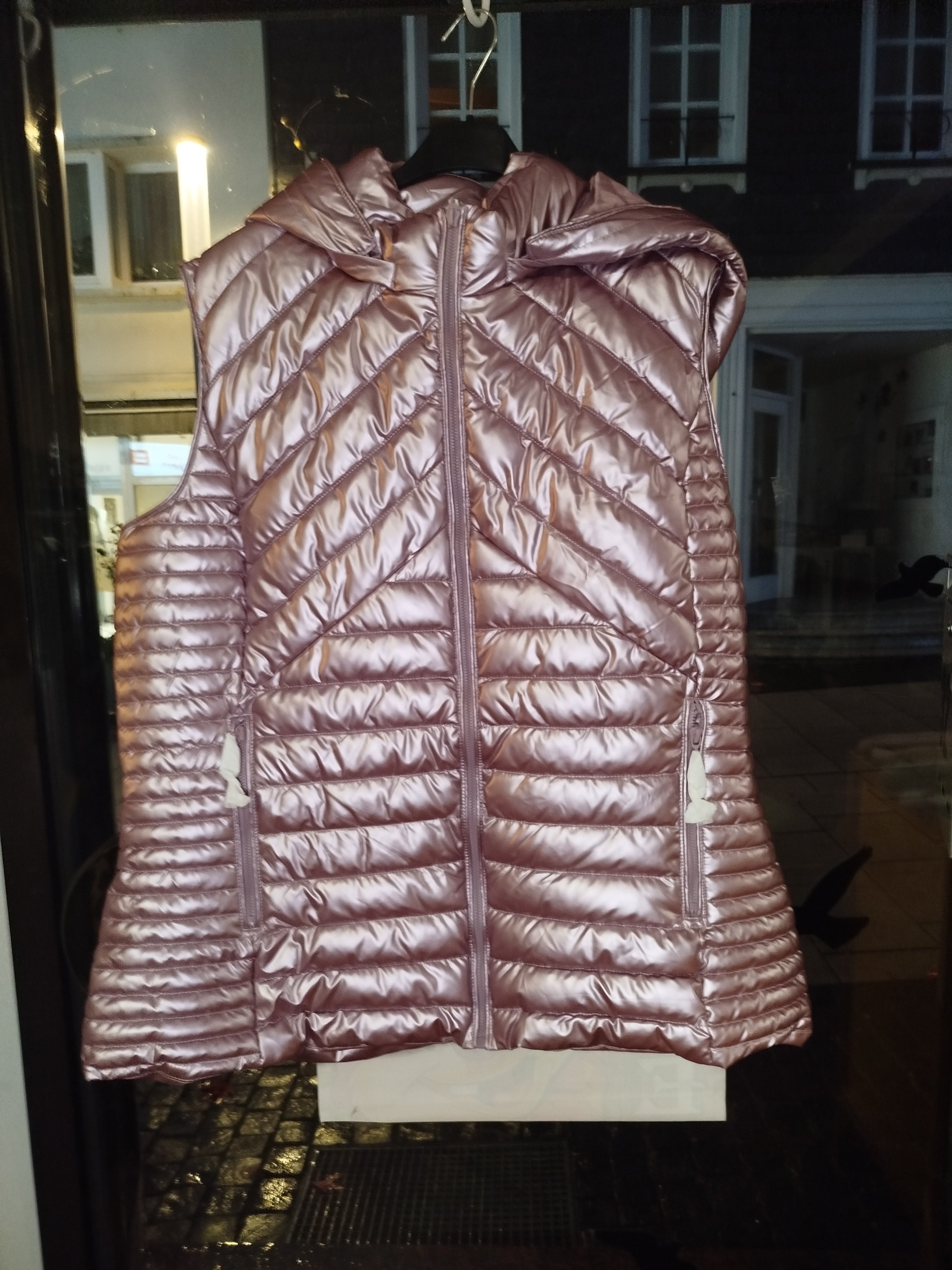 Ärmellose Steppjacke mit Kapuze metallic Look Gr. 46/48
