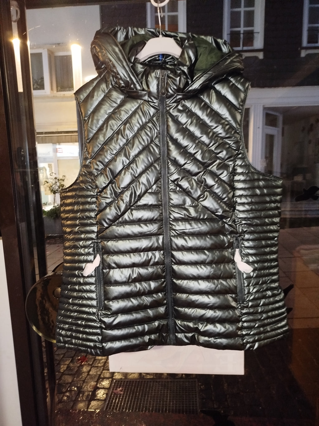 Ärmellose Steppjacke mit Kapuze metallic Look Gr. 46/48