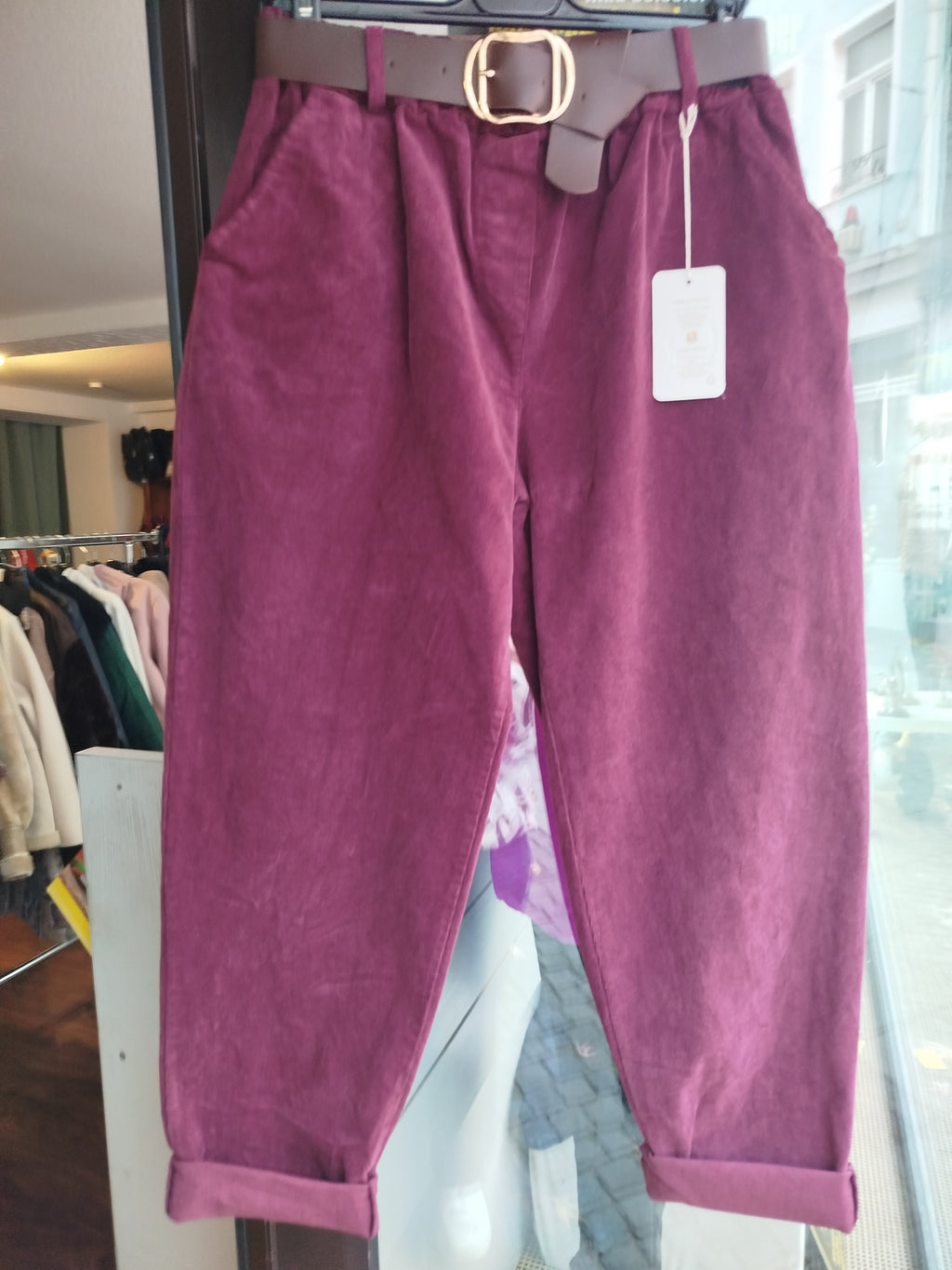 weit geschnittene Cordhose mit Gürtel onesize (36-42)