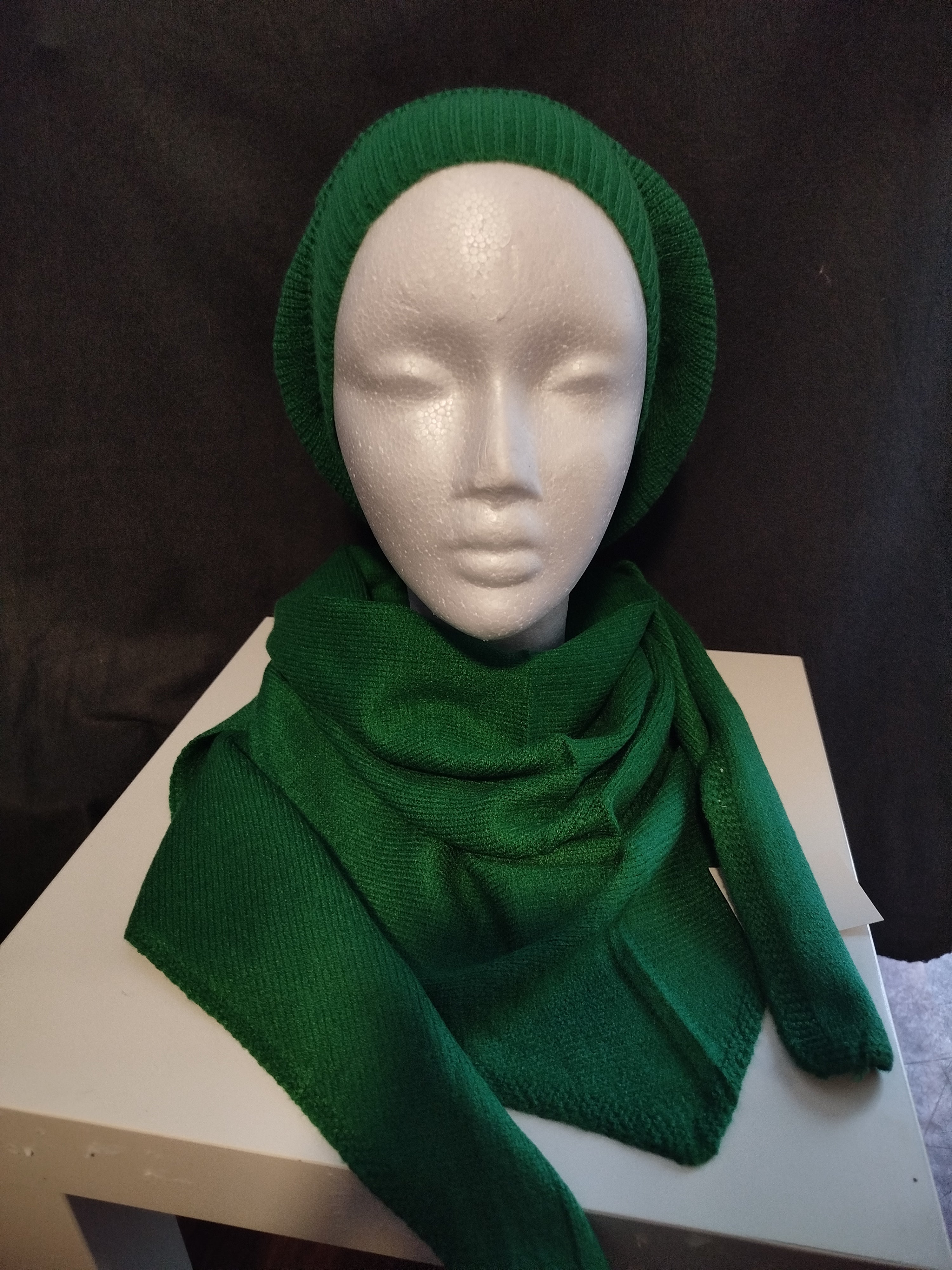 Strickschal Dreieck Form verschiedene Farben