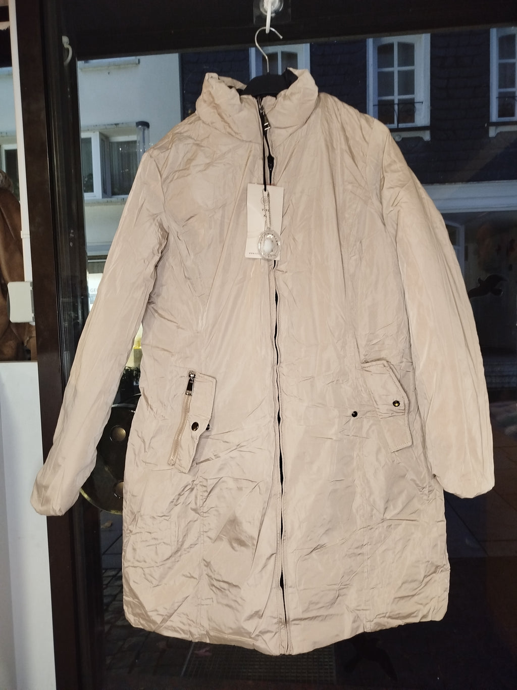 Daunenjacke lang Wendejacke mit Kapuze außen schwarz innen beige