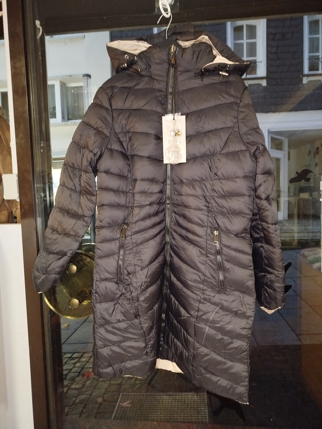 Daunenjacke lang Wendejacke mit Kapuze außen schwarz innen beige