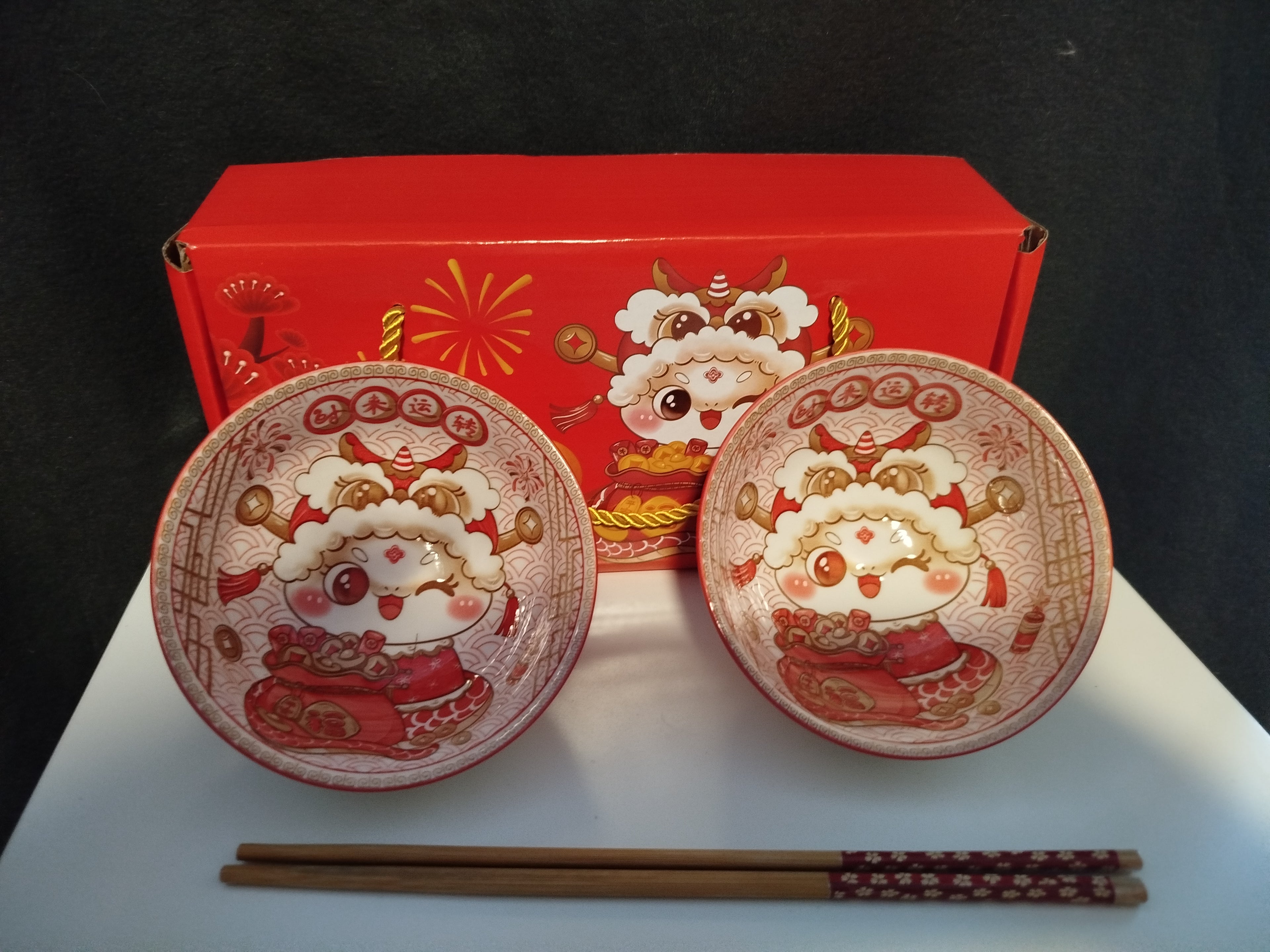 Chinesische Schälchen (2) mit Essstäbchen in Geschenkverpackung