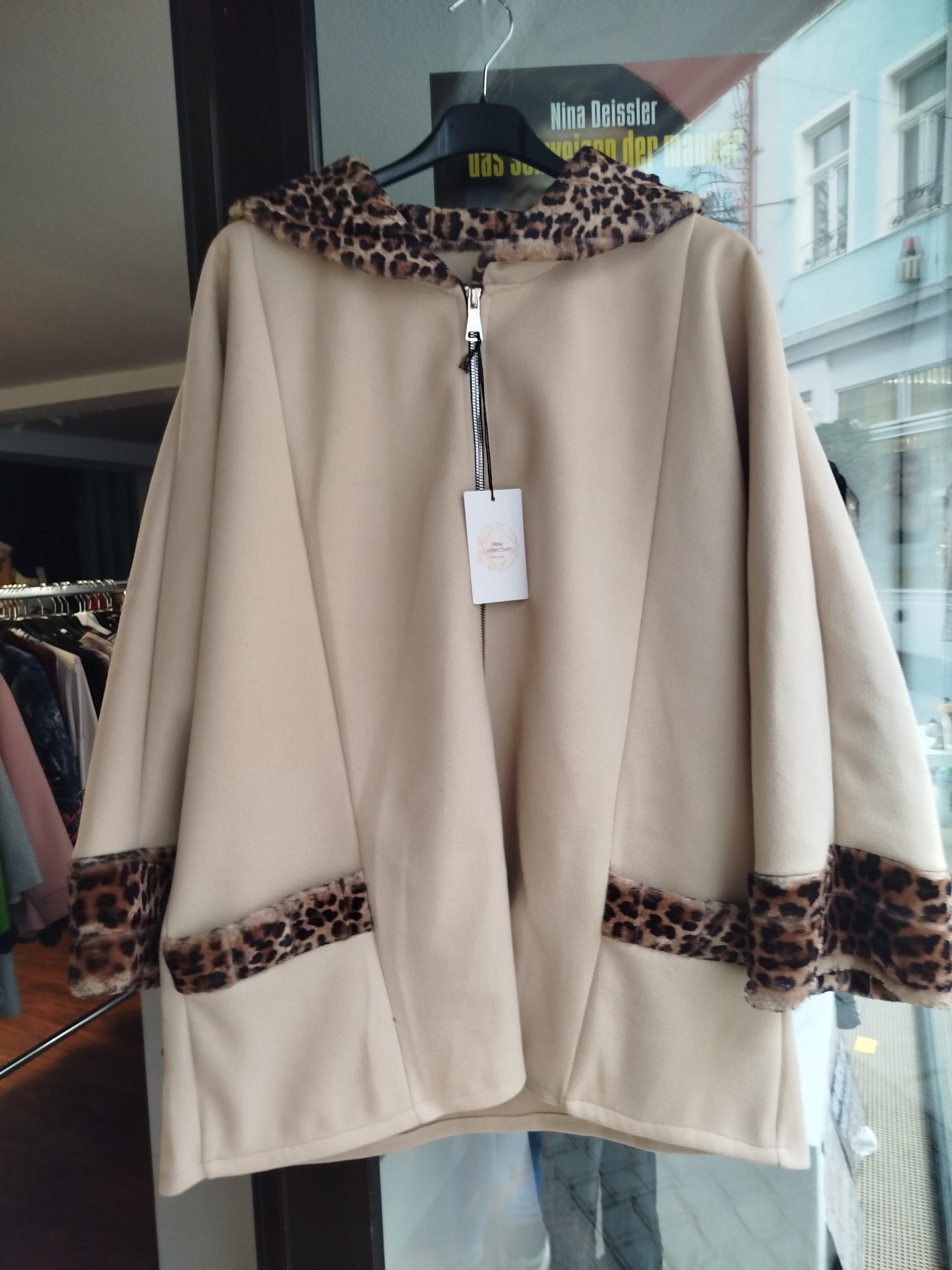 Mantel Cape mit Leopardenmuster Applikation onesize