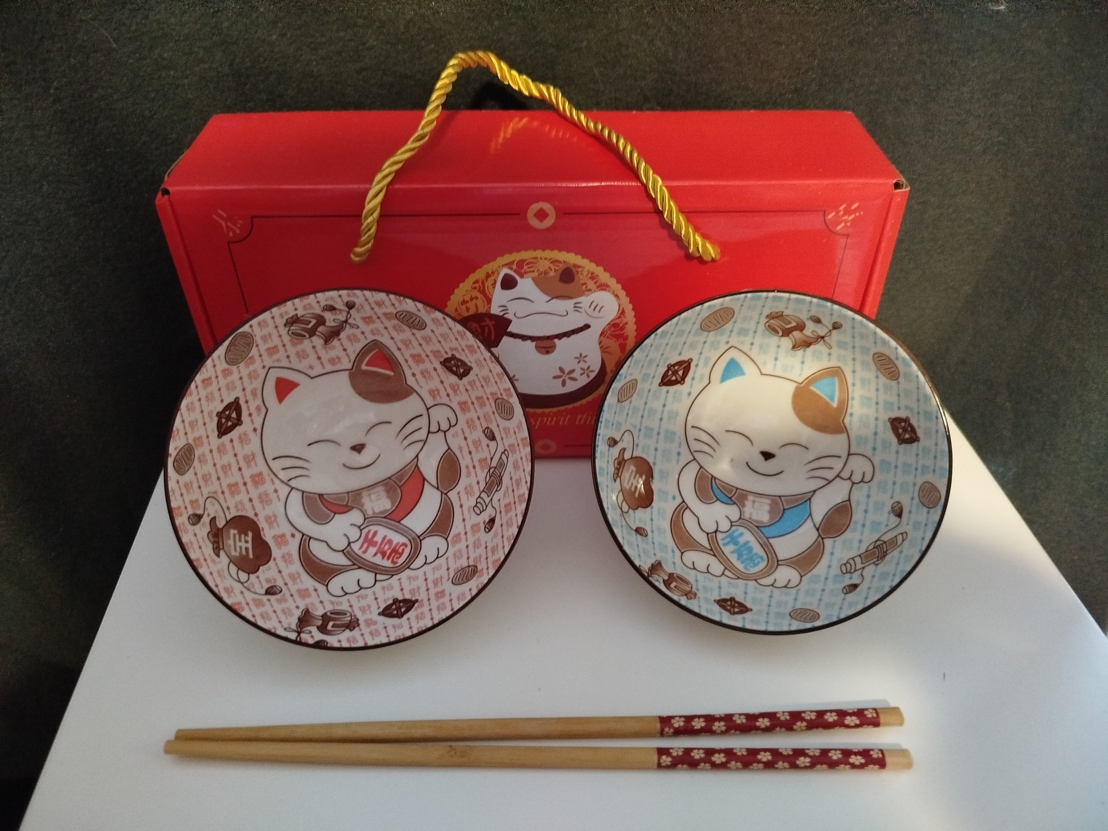 Chinesische Schälchen (2) mit Essstäbchen in Geschenkverpackung