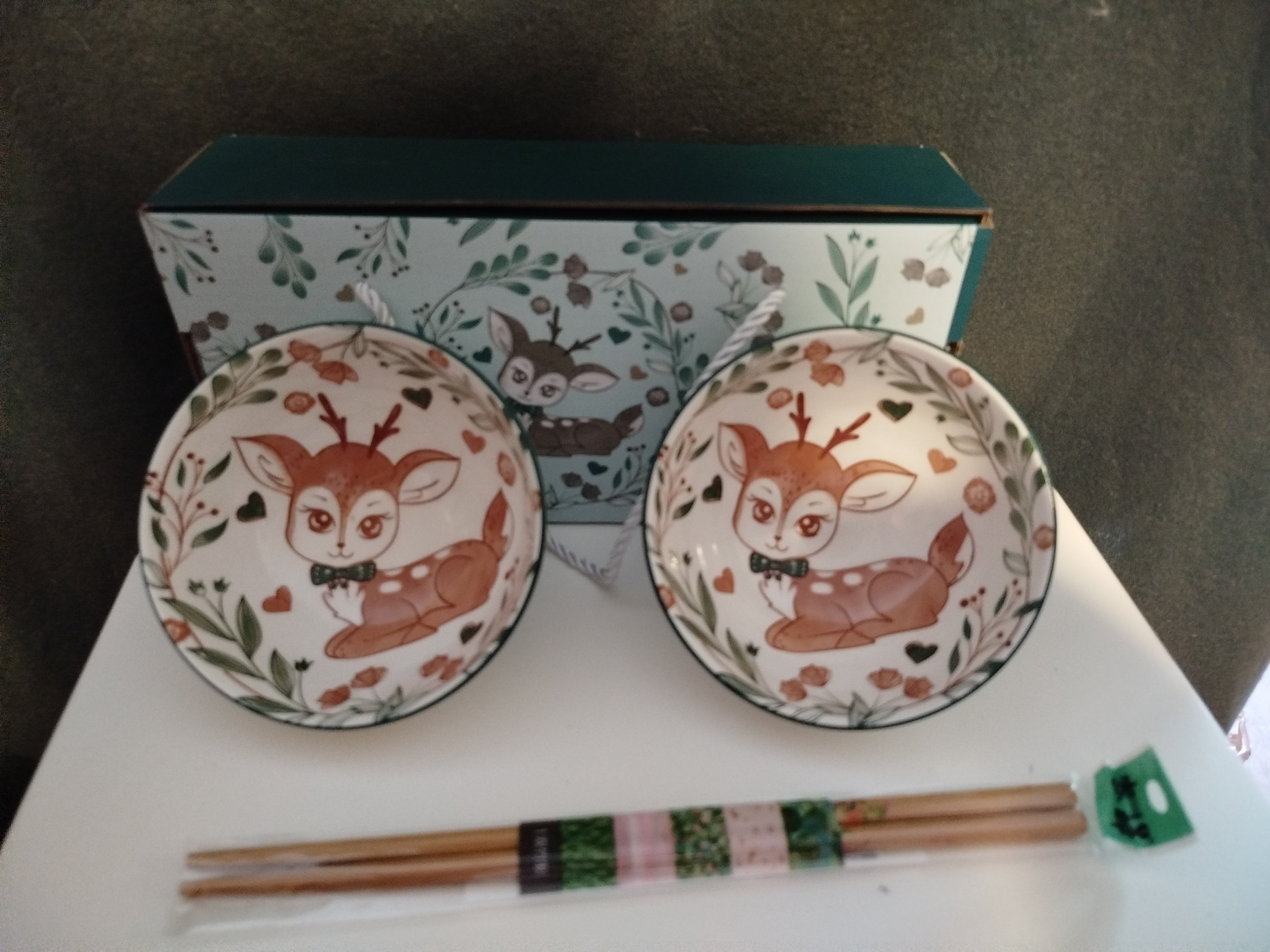 Chinesische Schälchen (2) mit Essstäbchen in Geschenkverpackung