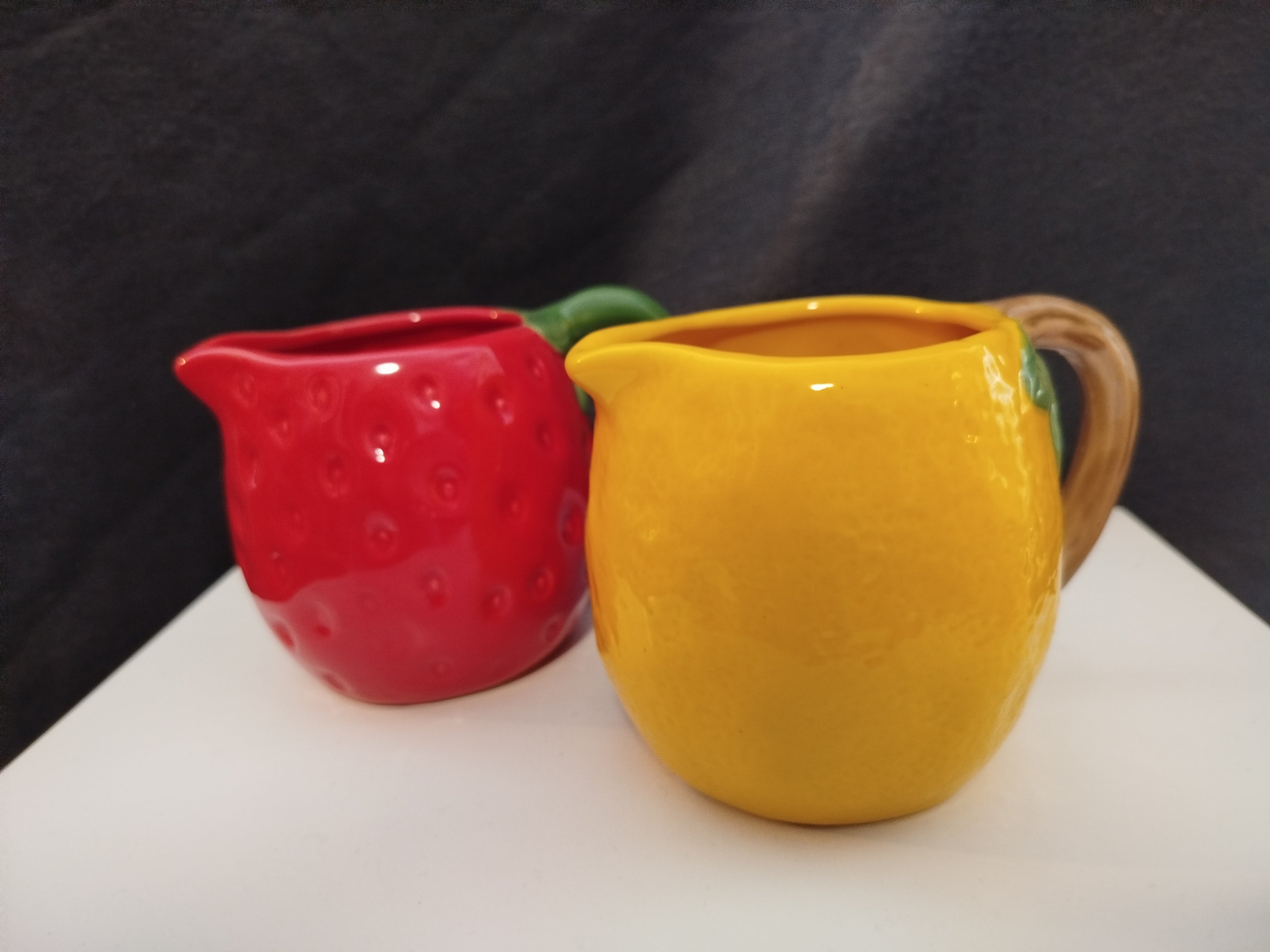 Kleine Kanne Zitrone oder Erdbeere