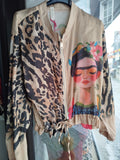 Bluse Frieda Kahlo Leopardenmuster Gr. S/M