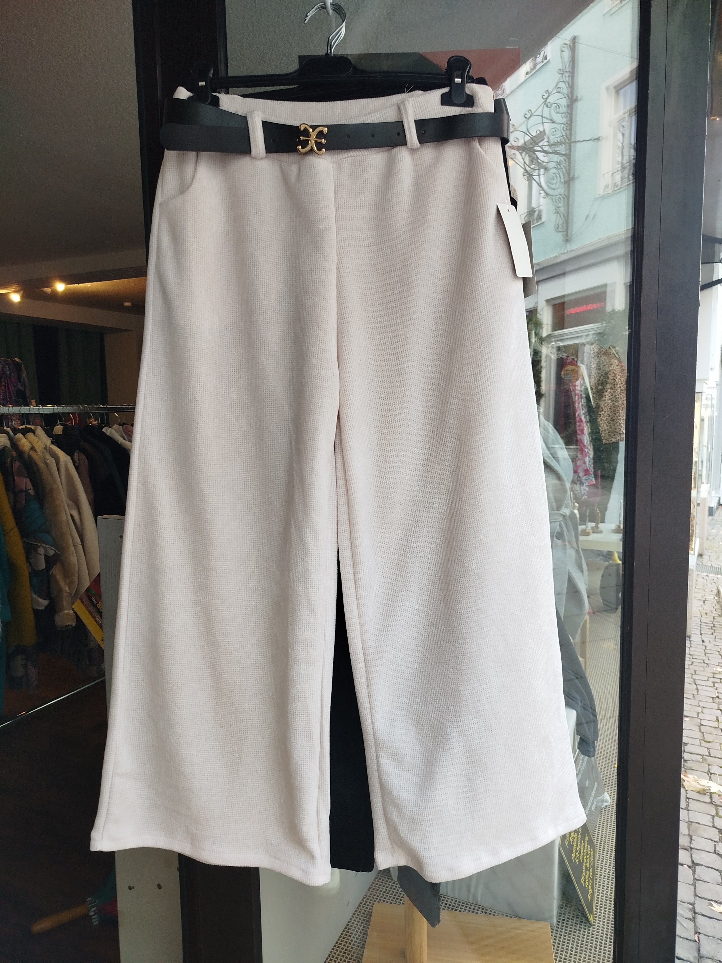 Weiche Cordhose mit weitem bein und Gürtel onesize (38-44)