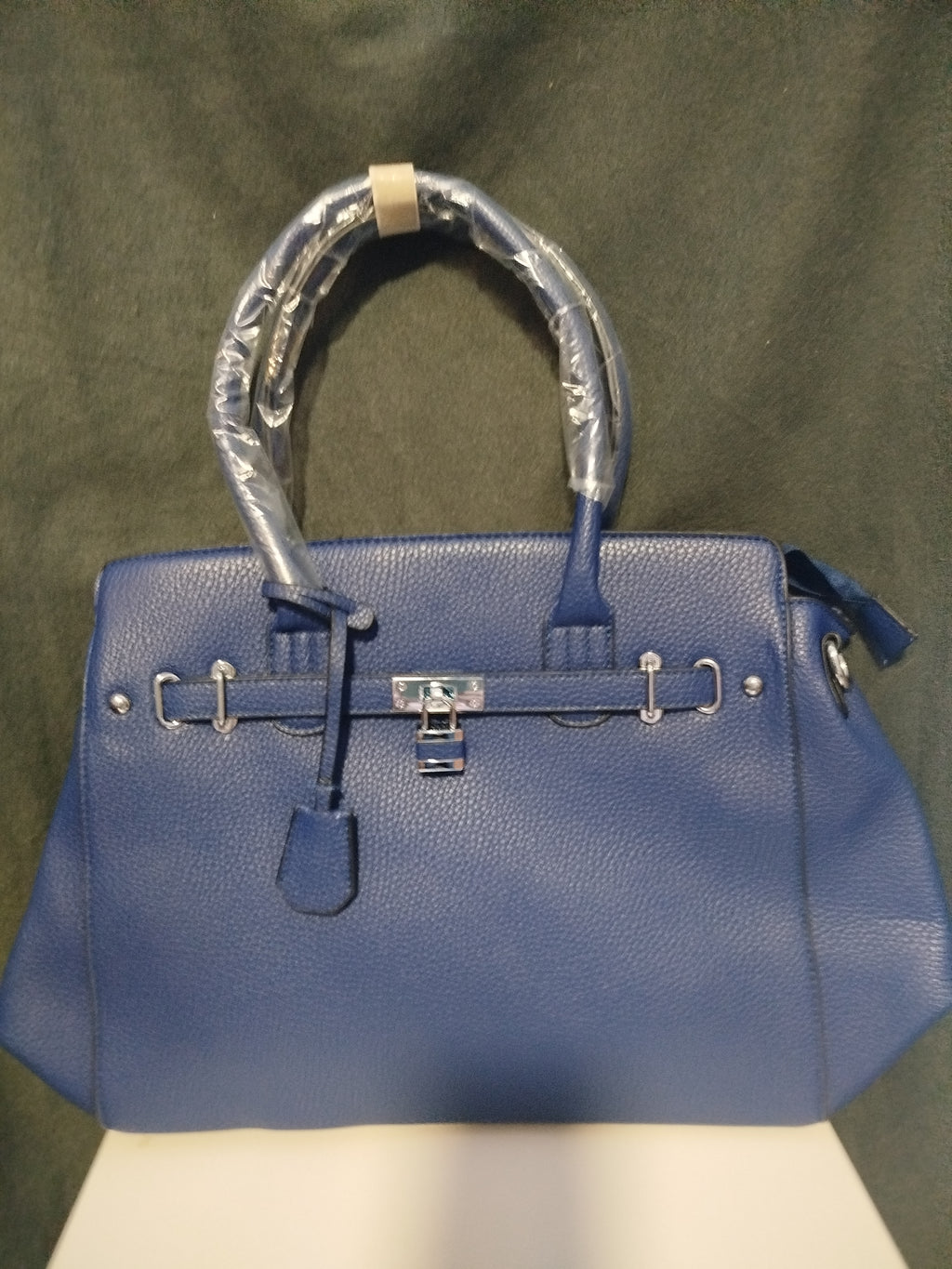 Mittelgroße Handtasche mit Schultergurt