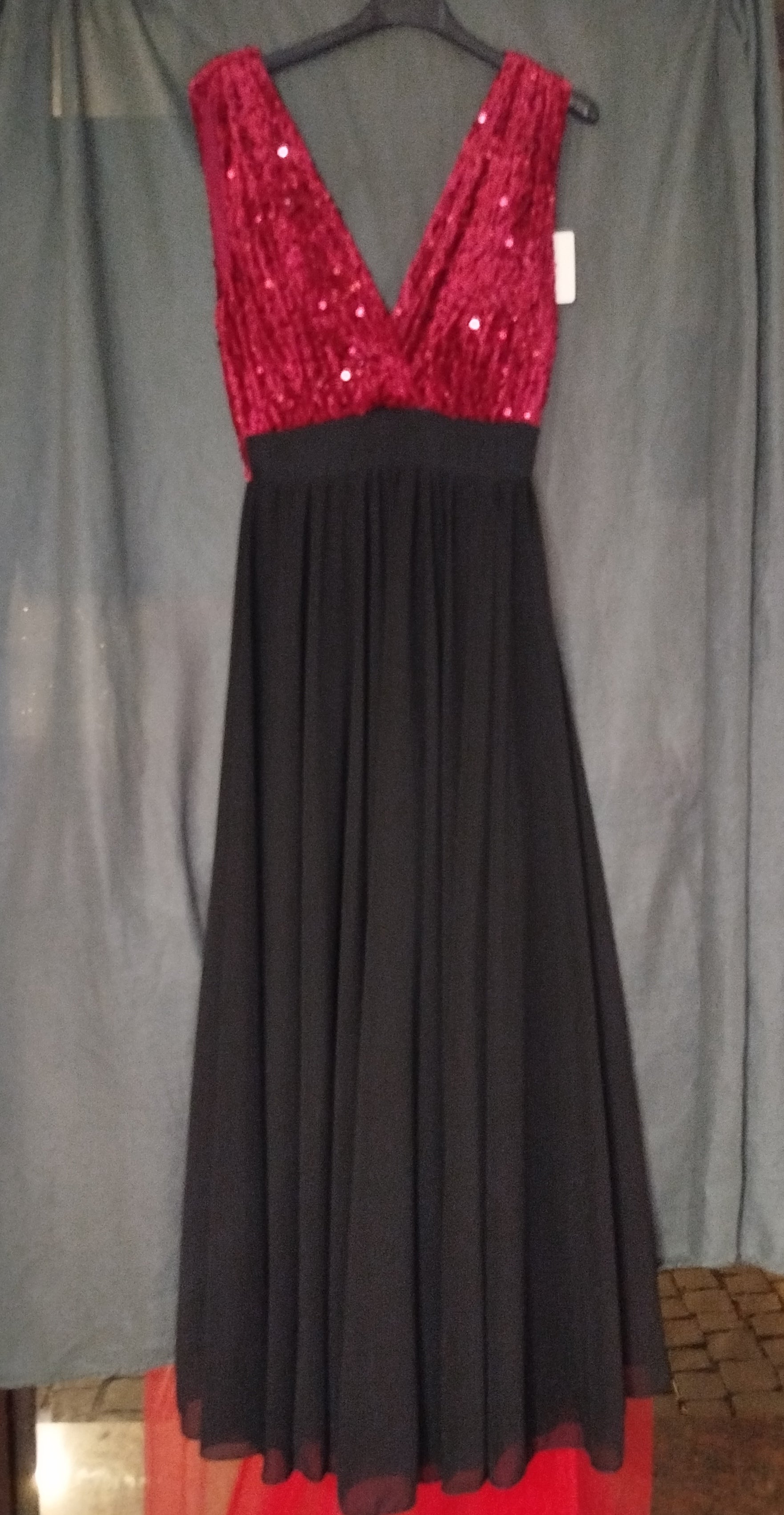 Kleid mit Pailletten und Tüll Gr. 36-40