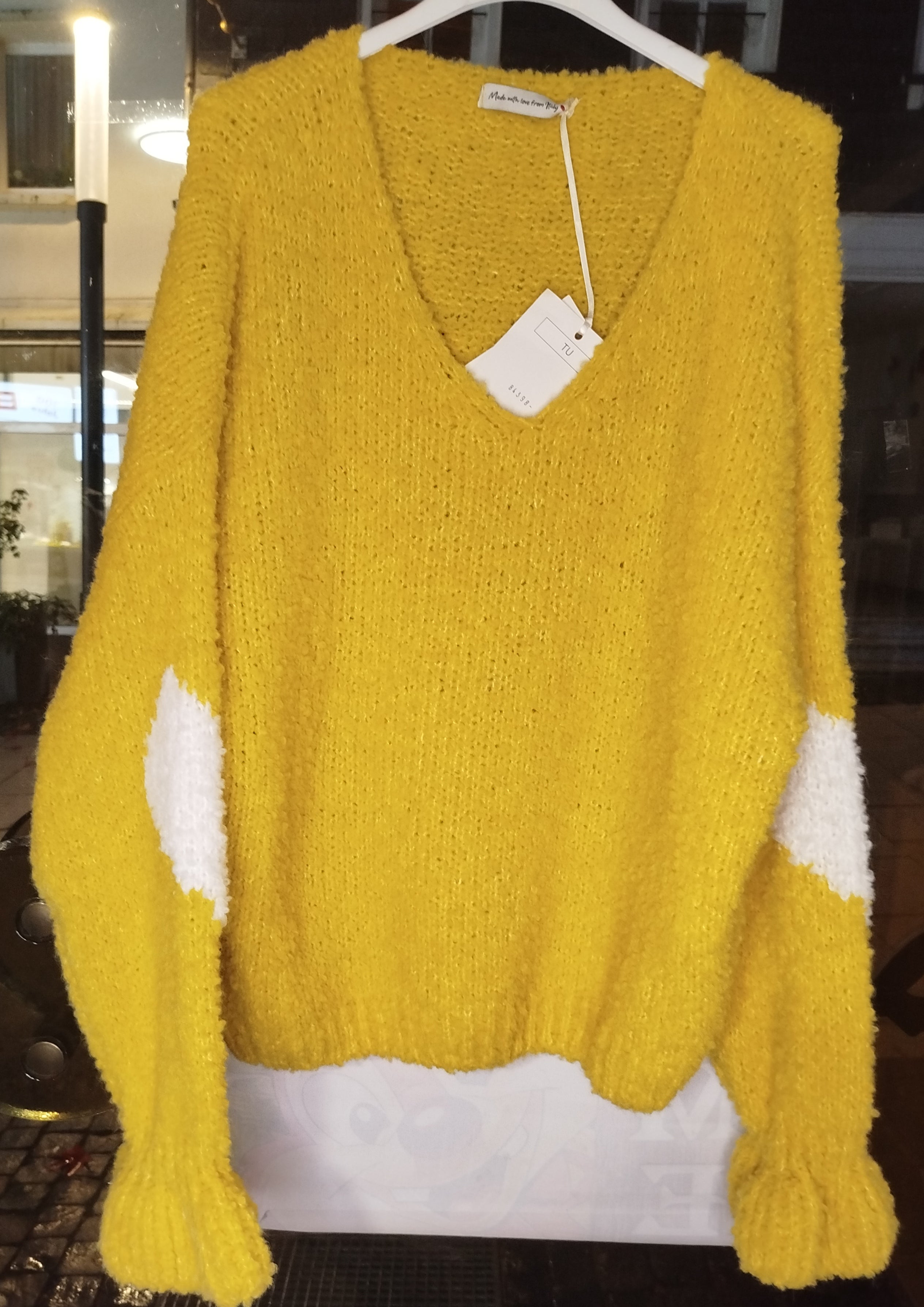 Strickpullover mit V-Ausschnitt gelb weißes Herz auf den Ärmeln onesize (36-42)